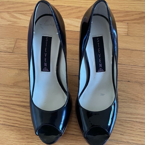 Steven by Steve Madden black patent leather peep toe stilettos.  Size 5.… - Picture 2 of 9